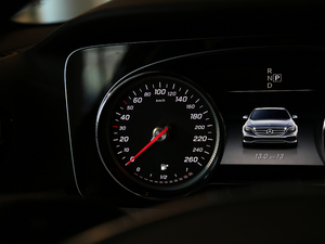 2018E 200 4MATIC \ п؅^