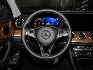 2018款E 300L 时尚型 方向盘