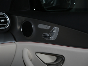 2018E 300 \(yn)(dng) g