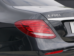 2018E 200L 4MATIC ^