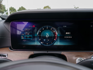 2018款E 200L 4MATIC 中控区