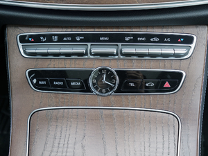 2018款E 200L 4MATIC 中控区