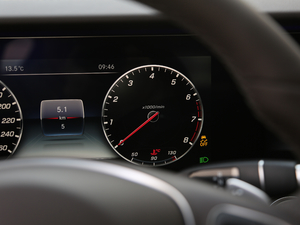 2018Ŀ E 200 L п؅^