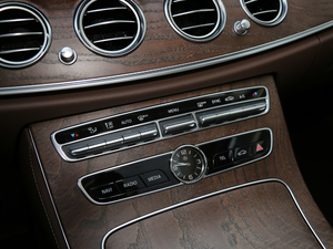 2018Ŀ E 200 L п؅^