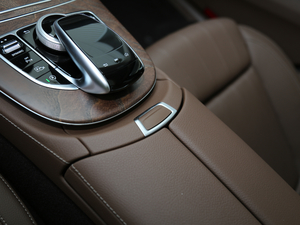 2018Ŀ E 200 L п؅^(q)