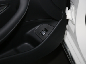 2018Ŀ E 200 L п؅^