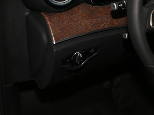 2018Ŀ E 200 L п؅^(q)