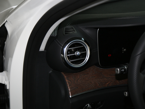 2018Ŀ E 200 L п؅^(q)