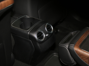 2018Ŀ E 200 L п؅^(q)