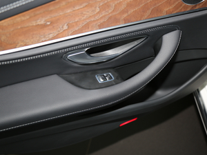 2018Ŀ E 200 L п؅^(q)