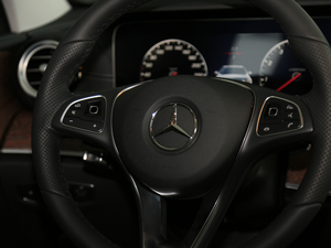 2018Ŀ E 200 L п؅^(q)