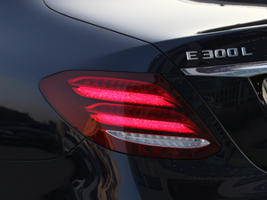 2018Ŀ E 300 L A (x)(ji)^