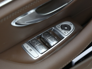 2018Ŀ E 300 L A {܇ƅ^	