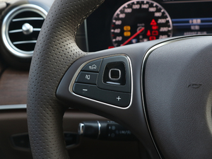 2018Ŀ E 300 L A п؅^(q)