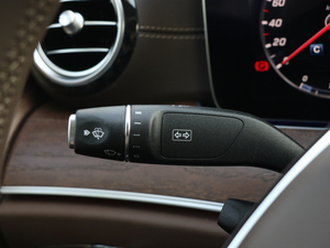 2018Ŀ E 300 L A п؅^(q)