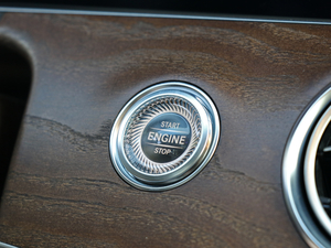 2018Ŀ E 300 L A п؅^(q)