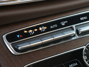 2018Ŀ E 300 L A п؅^(q)