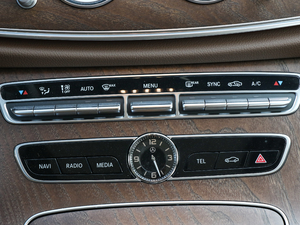 2018Ŀ E 300 L A п؅^