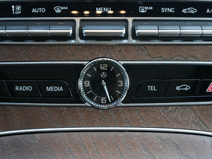 2018Ŀ E 300 L A п؅^