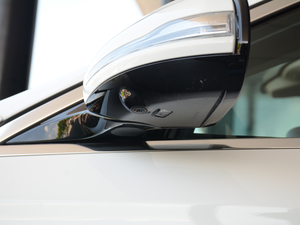 2018Ŀ E 300 L \ӺA ^