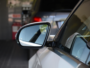 2018Ŀ E 300 L \ӺA ^