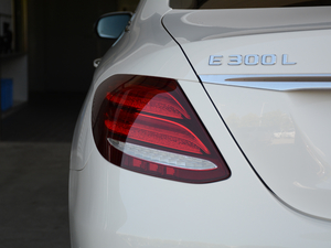 2018Ŀ E 300 L \ӺA ^