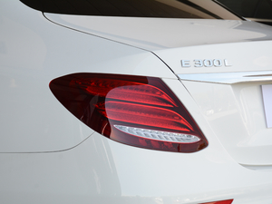 2018Ŀ E 300 L \ӺA ^