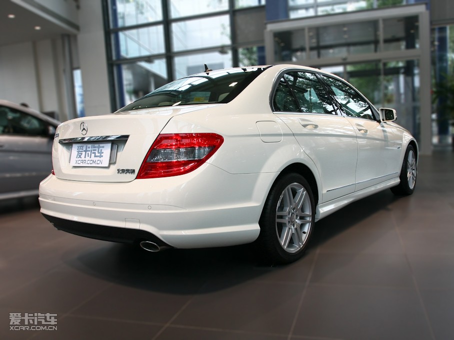 2010��YC�� C 300 �\�Ӱ�