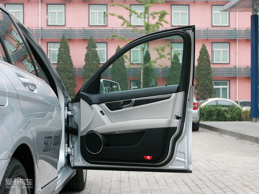 2010��YC�� C 200 CGI �r�а�