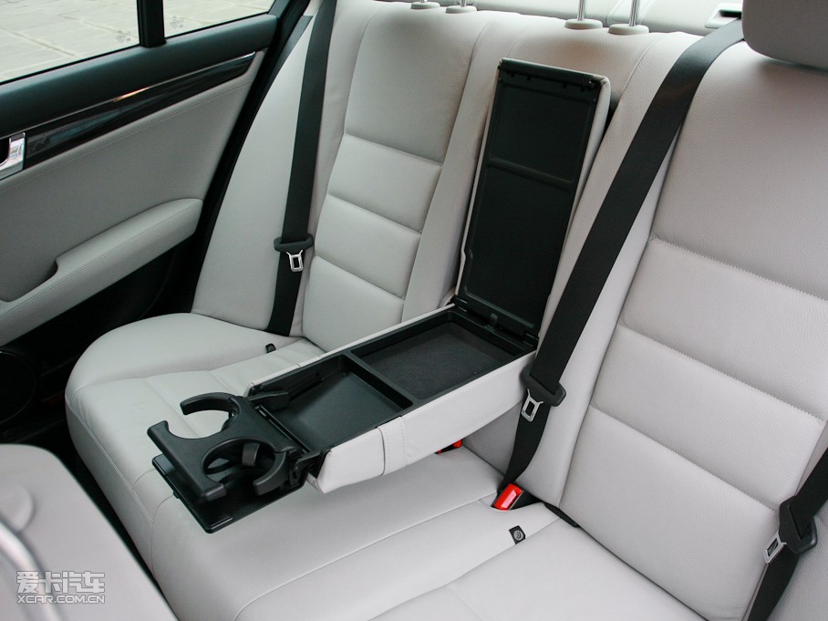 2010��YC�� C 200 CGI �r�а�