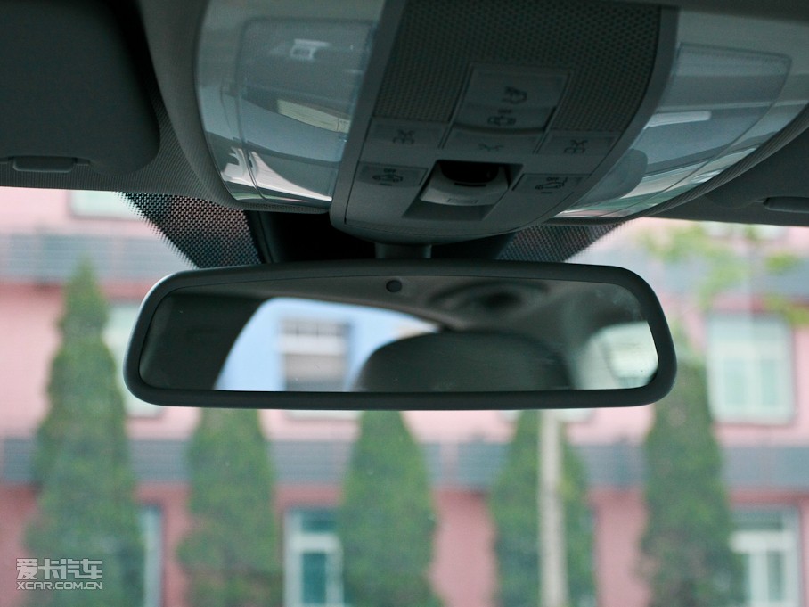 2010��YC�� C 200 CGI �r�а�