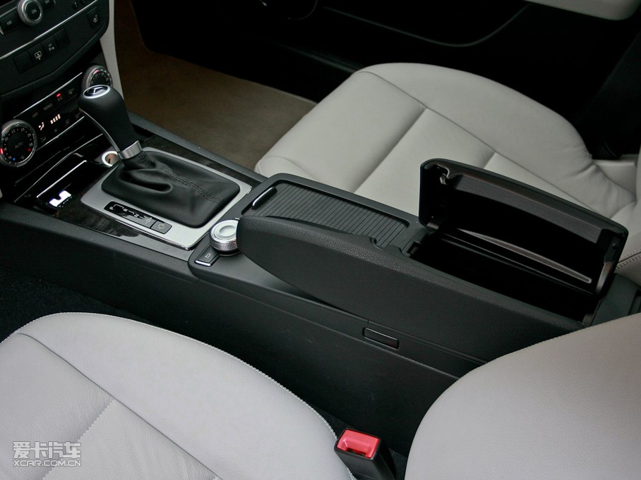 2010��YC�� C 200 CGI �r�а�