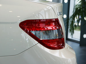 2010C 300 r(sh)а (x)(ji)^(gun)