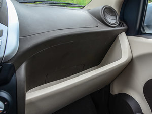 2013款1.0L 手动舒适版 空间座椅
