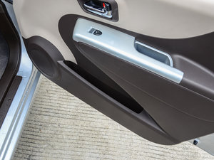 2013款1.0L 手动舒适版 空间座椅