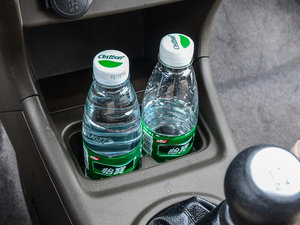 2013款1.0L 手动舒适版 空间座椅