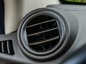 2013款1.0L 手动舒适版 中控区