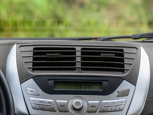2013款1.0L 手动舒适版 空调出风口