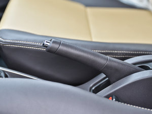 2013款1.3L 手动都市版 驻车制动器