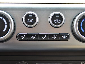 2013款1.3L 手动都市版 中控区