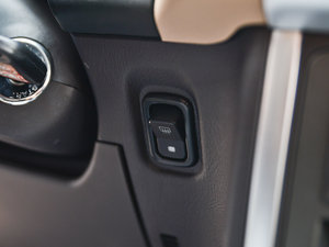 2013款1.3L 手动都市版 中控区