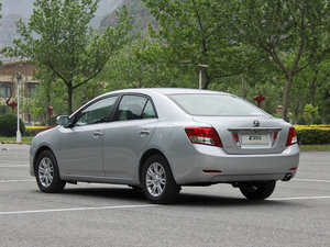 2013款1.6L 自动尊贵版 左后45度