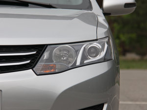 2013款1.6L 自动尊贵版 大灯