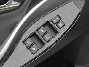 2013款1.6L 自动尊贵版 主驾车窗控制区	