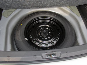 2013款1.6L 自动尊贵版 备胎