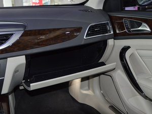 2016款1.8T 自动公务型 手套箱