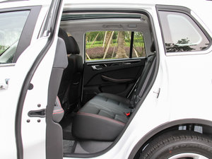 2015款1.5T 手动尊贵型 国IV 后排空间