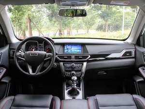 2015款1.5T 手动尊贵型 国IV 内饰全景