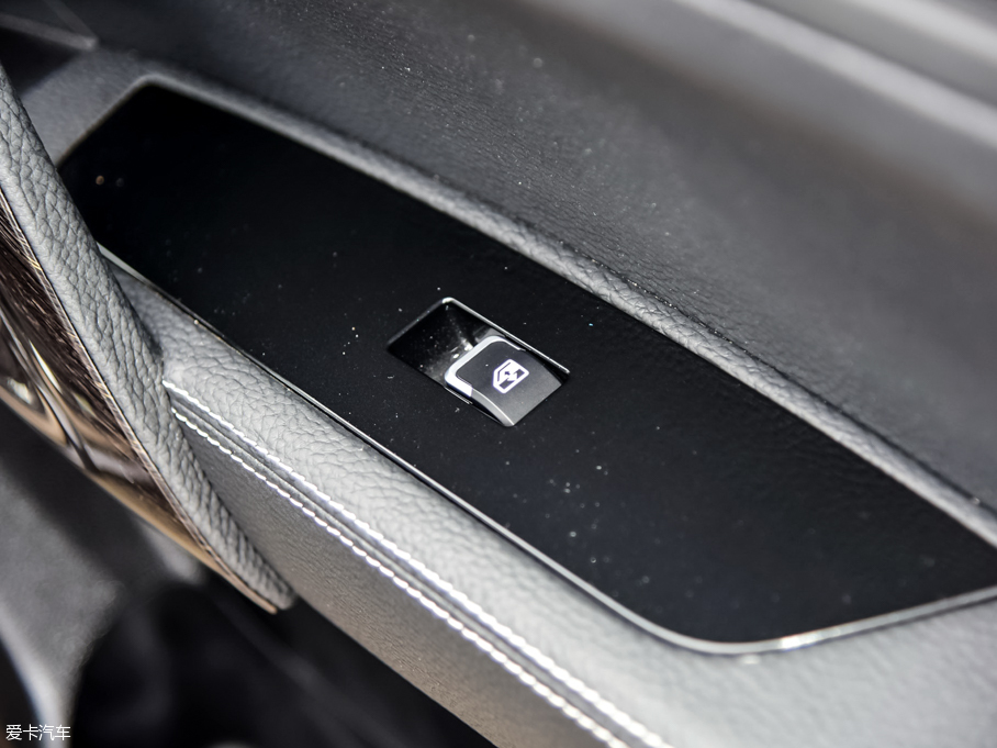 2015�̩T600 2.0T �ք����F��