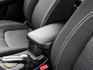 2015款1.5T 手动精英型 中央扶手箱